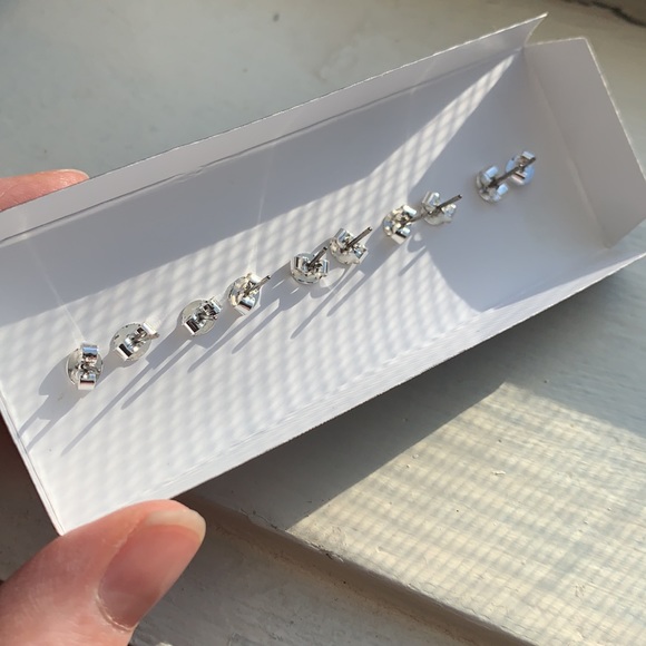 Avon Freshwater Pearl Stud Earring Set - Picture 3 of 6